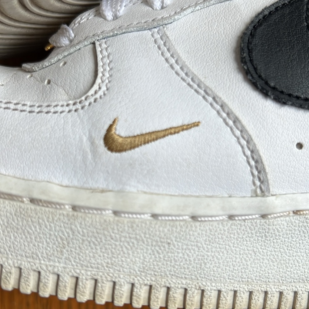 Nike Air Force 1 Low Leather Athletic Shoes White Black Gold  Women’s Size 8 - Picture 9 of 11